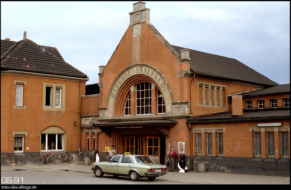 Strecken und Bahnhöfe